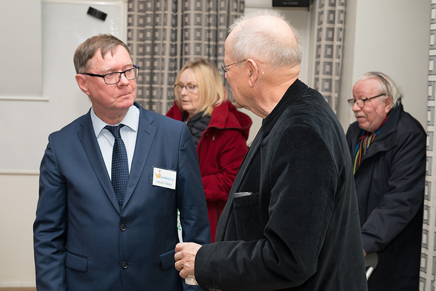 Professori Juhani Niemi ja kirjailija Antti Tuuri