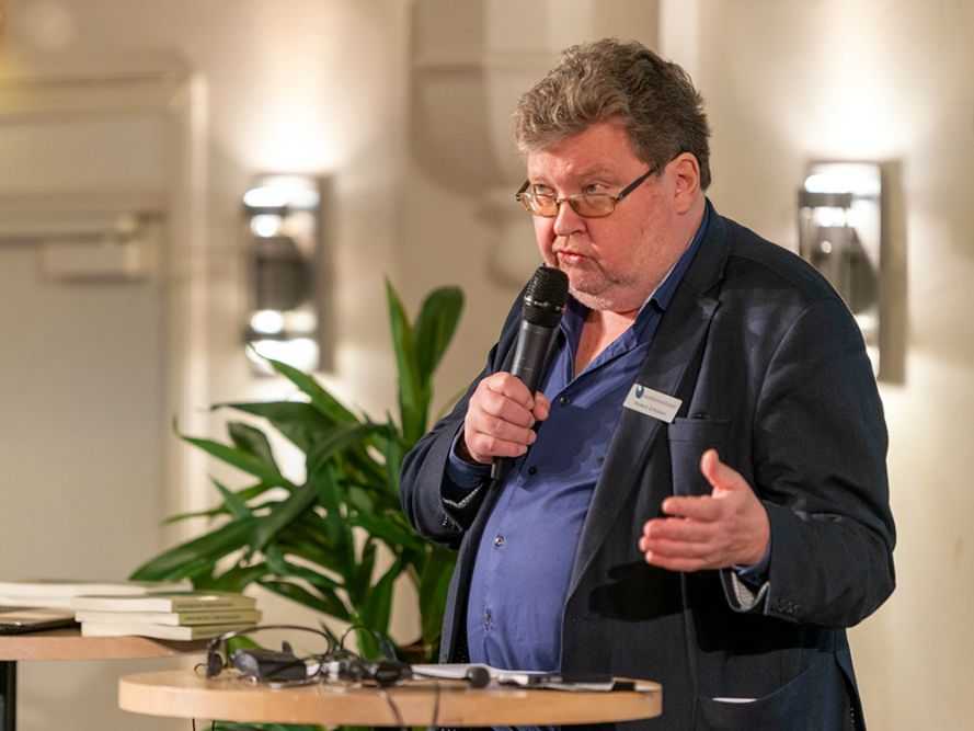 Suomen Tukholman instituutin johtaja Anders Erikssonin tervehdys.
