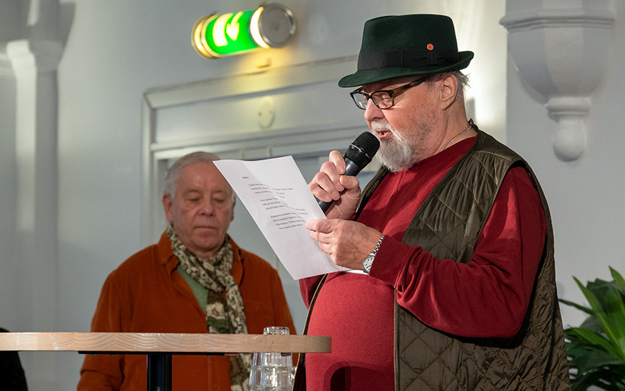 …Keijo Winstén lausui Heikki Kotkan runot "Kolmekymmentä vuotta" ja "Matka" kirjasta Ajolauta.