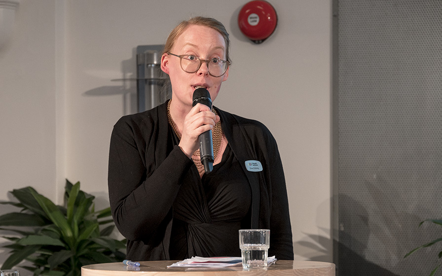…Suomen instituutin kirjastonjohtaja Eeva Östberg.